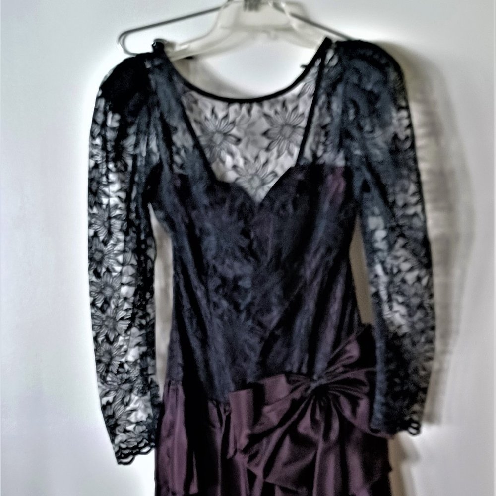 Great Halloween costume for a Witch a Womens Vintage Dress